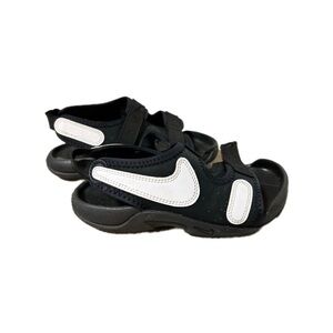 Boys Nike Sunray Black & White Sandals Sz 12/13 Water Shoes Flipflops